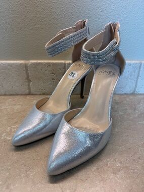Jones New York Silver Ankle-Strap Heels Sz8.5
